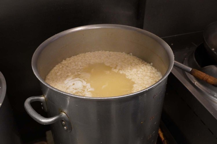 品質のよい背脂選びこそがおいしさの秘訣だ。