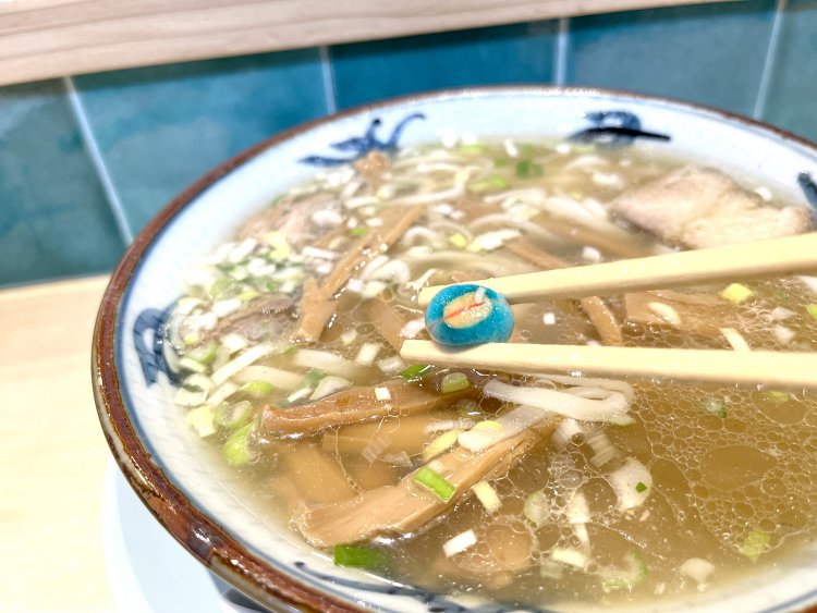 はるちゃんラーメンには、お麩が入っているのも特徴だ。
