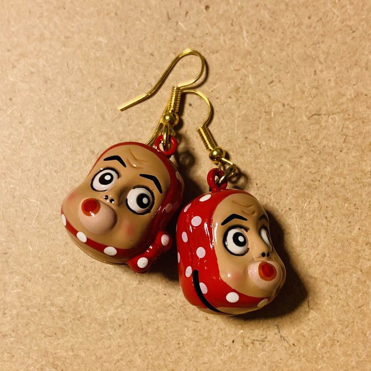 ひょっとこは鈴になっている。