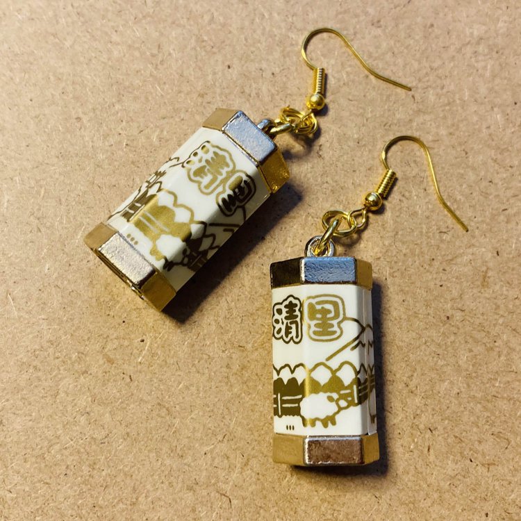 清里のおみくじキーホルダー。暗い所で光る。