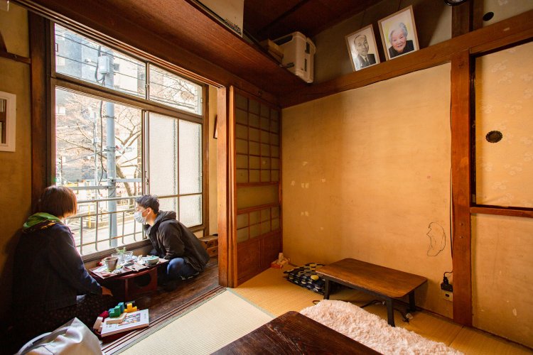 和室の壁には、新一さん兄弟幼少期の落書きが。