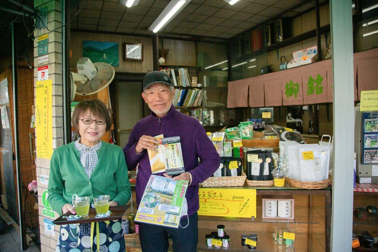 茶屋は新一さん、カフェは千代子さんが担当。