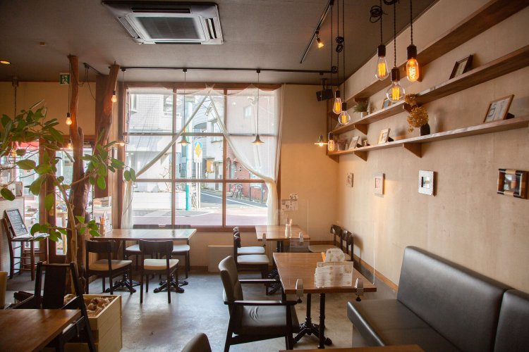 木の風情がモダン。