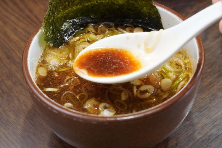 Wスープだが魚介ダシが味の決め手となっていて、キレも感じる。