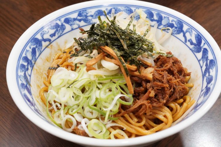 B麺（あぶらそば）900円。麺はつけそばと同じ