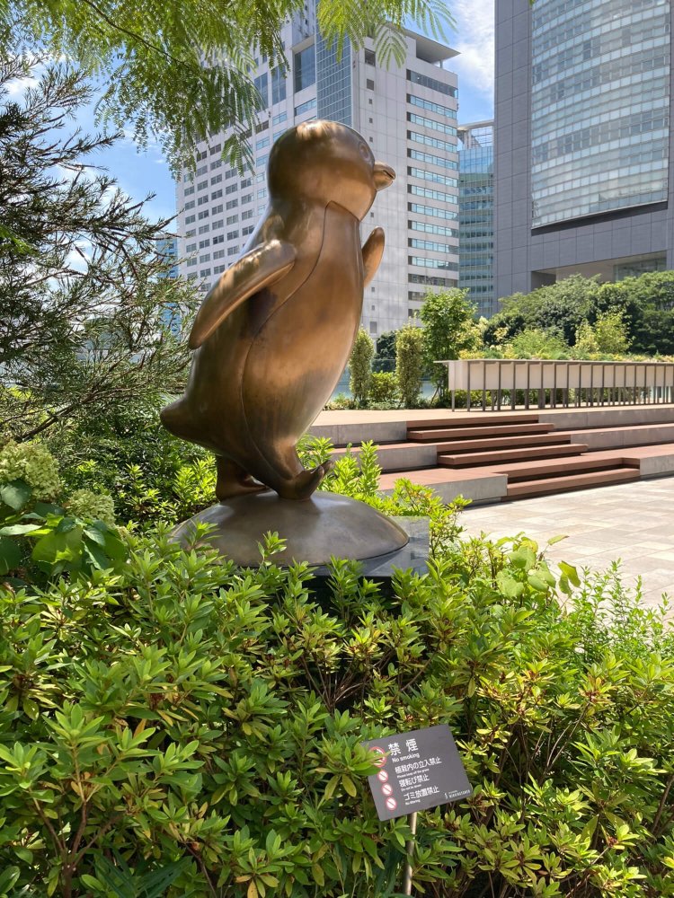 新宿「Suicaのペンギン」。