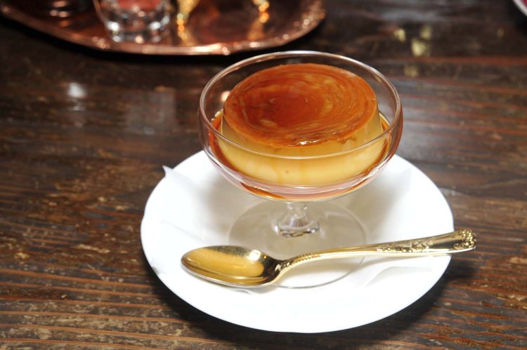 店内の雰囲気とベストマッチな喫茶店のプリン。