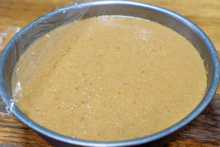 １杯あたり135グラム使うという味噌ダレ。味噌に対して他の材料がたくさん入っているため使う量が多く、保管も要冷蔵。