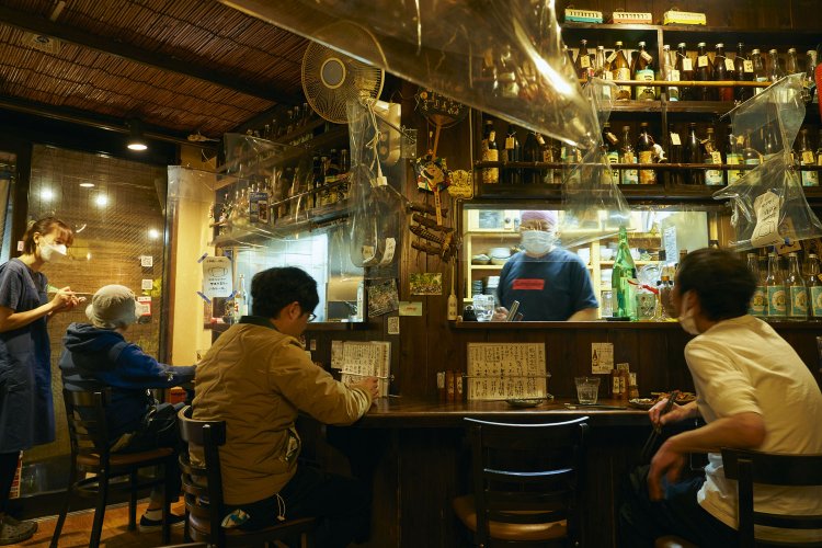 店内にはシックなジャズが流れている。