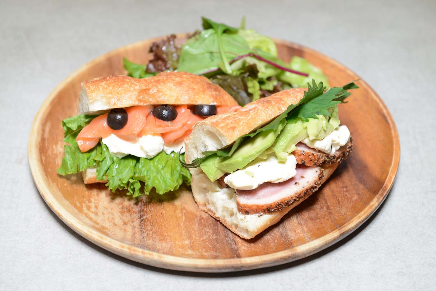 お得なセットのランチA。サンドイッチが1種類のランチBのほか、モーニングやパイなどとのドリンクセットなども豊富。