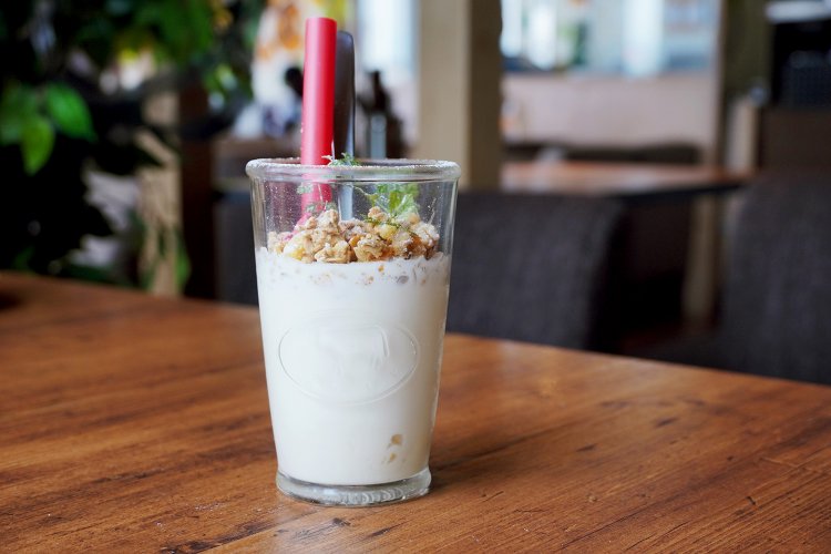 飲めるチーズケーキのハニーマスカルポーネ680円。