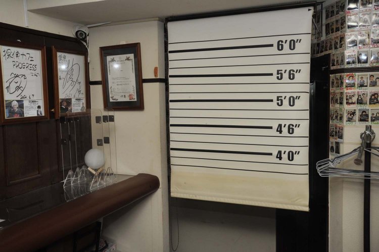 海外ドラマでよく見られるマグショット。