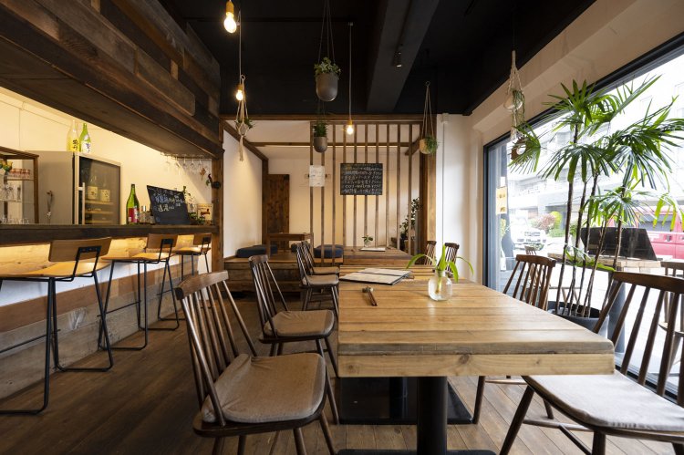店内は開放的な空間。