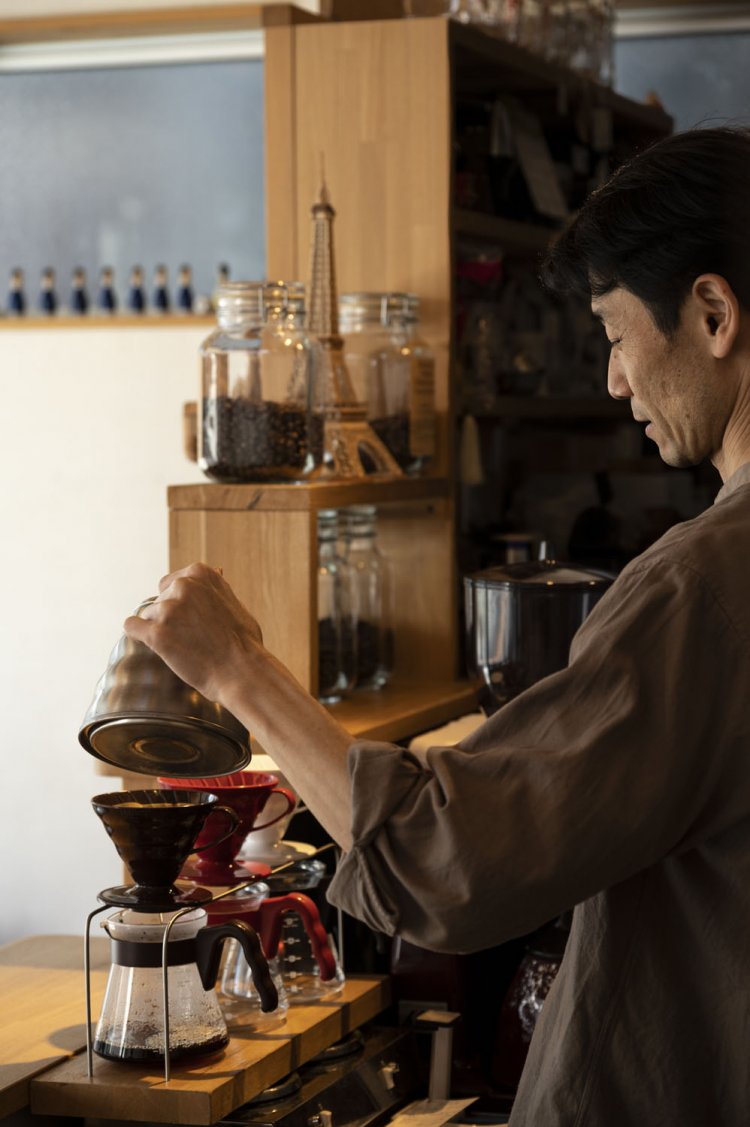 庄司さんのコーヒーを淹れる所作の美しさに見とれる。