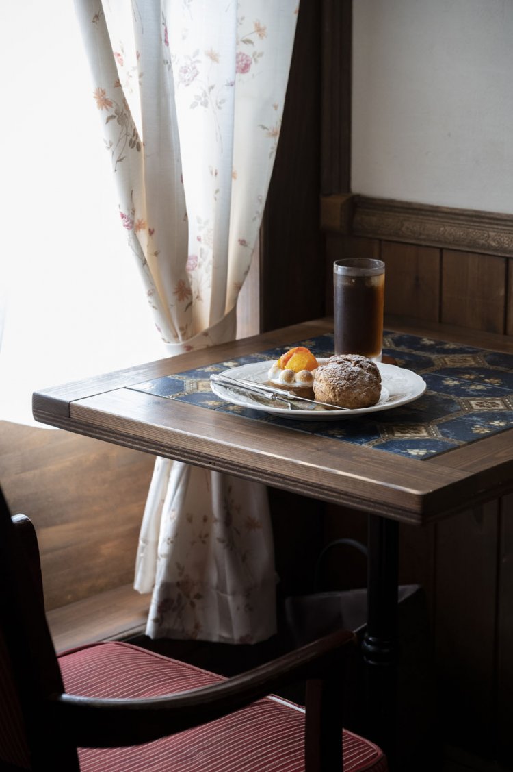 タルトオランジュ580円、シュー・ア・ラ・クレーム400円、本日のアイスティー500円。