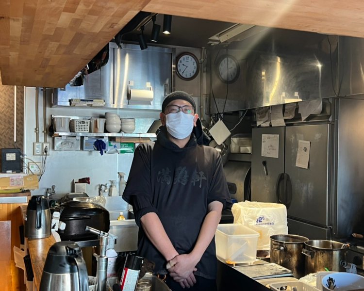『中華そば　満鶏軒』を任される店主の武部さん。