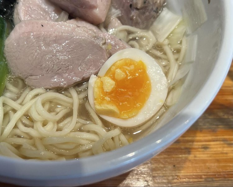 半熟具合も味わいも申し分なし。半熟卵の頂点なのではないかと思わせるほどの味わい。