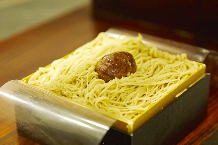 丹波お重仕立てのモンブラン