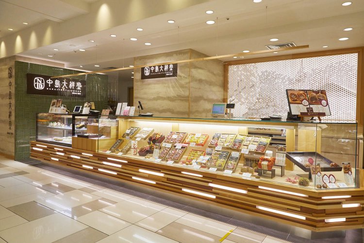 丹波栗を使った焼き菓子などが並ぶ「中島大祥堂 大丸梅田店」の店頭。