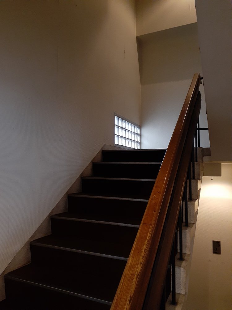 昼間は外の光を柔らかく採り込む。今はなき目黒・クラスカにて。