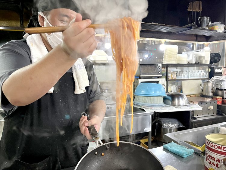 植草さんはチャチャッと調理するので、カメラが追いつきませーん。