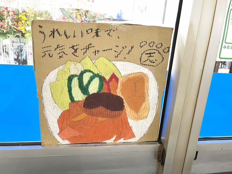 全国を放浪しながらその土地のグルメをスケッチする段ボール絵師・高木志記さんはポンヌフバーグのとりこに。直筆の絵を店内に飾っている。