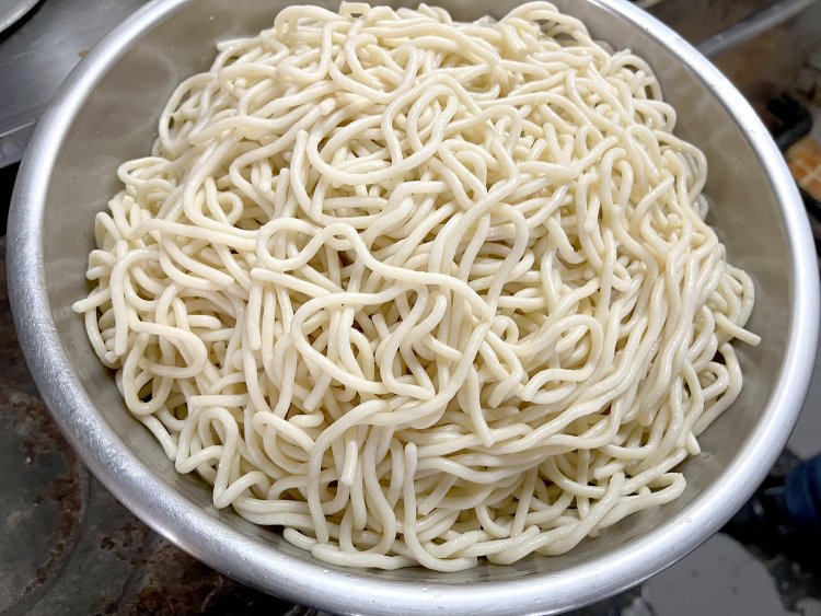 細うどんくらいはありそうな食べ応えのあるスパゲティは2.2mmの極太サイズ。