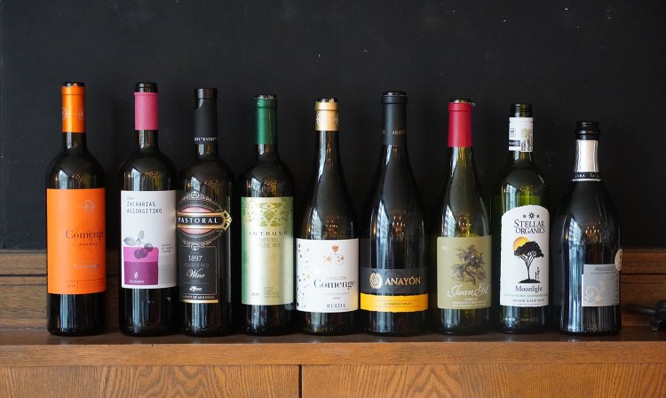 ナチュラルワインも豊富に揃う。