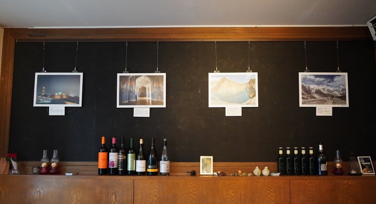 壁面はギャラリーとして貸し出している。