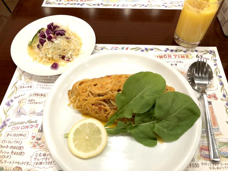 フリッタータ1100円。ドリンクはワイン、コーヒー、ジュース、アイスティの中から選べる。