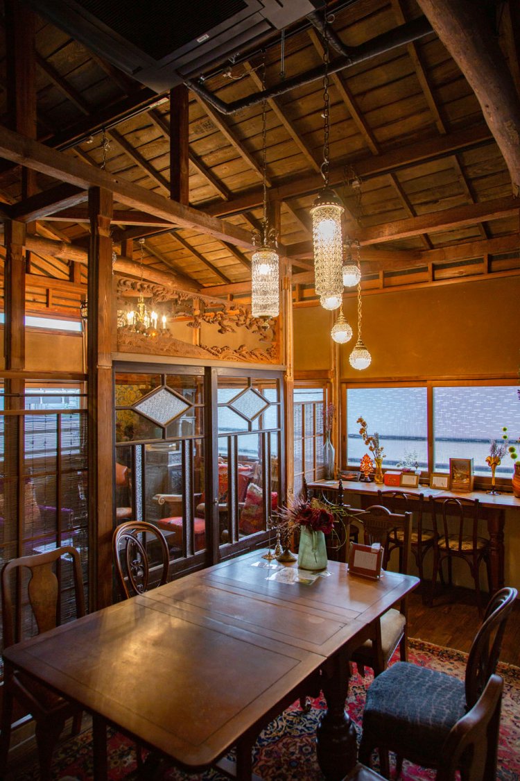 古民家を改装した店内。