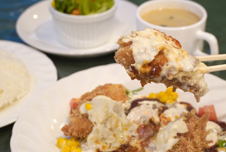 ボリュームも、バランスもよい「まりちゃんカツ」。