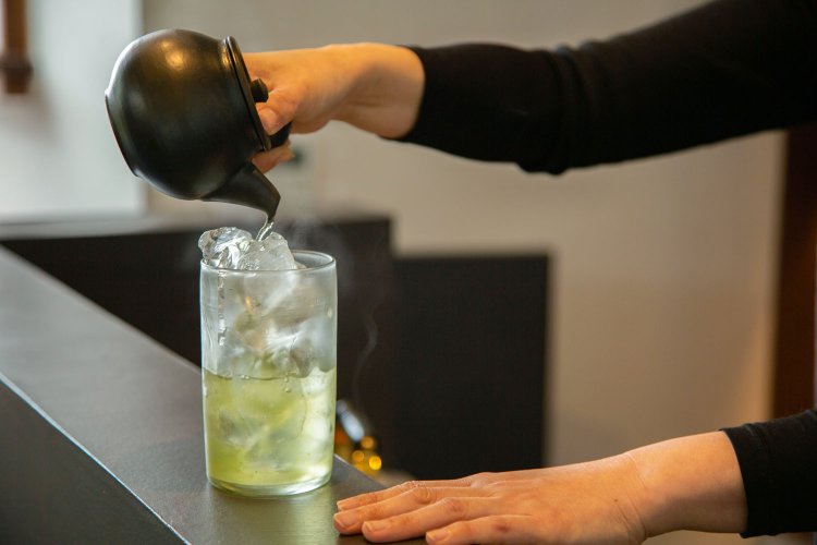 店主が長年愛飲している名古屋・升半の煎茶「松濤」を使用。ドリンクはこだわりの緑茶、紅茶、珈琲が揃う。