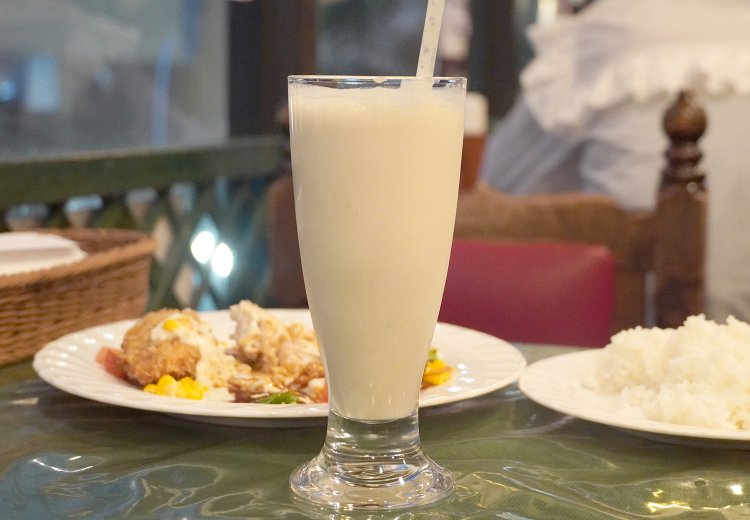 定番のバナナジュース495円。バナナとミルクの濃厚な味。