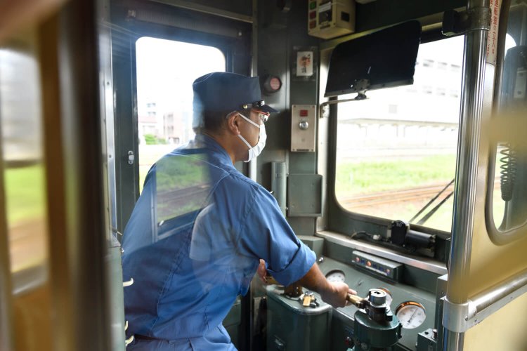 「列車の入れ替えで運転席にも立ちます」。