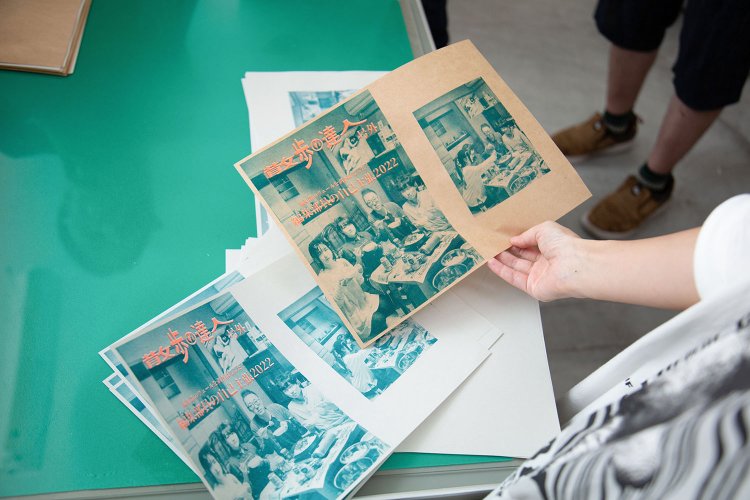 表紙はクラフト紙で、中は格安残紙。いい感じ～