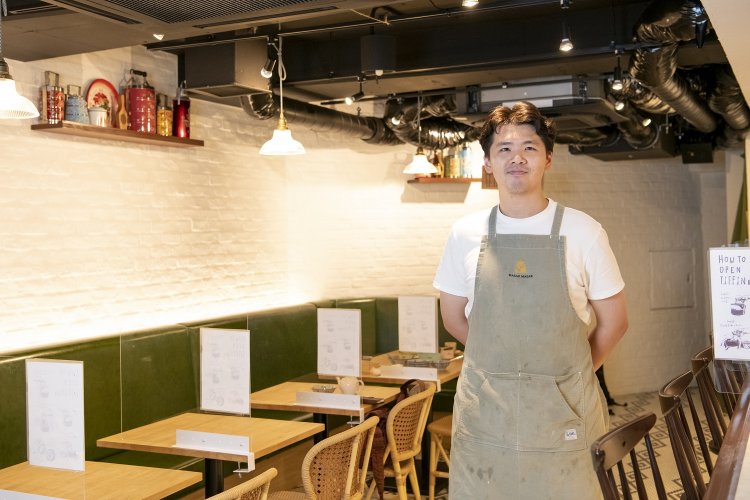 柔らかで親しみやすい店長の黄俊賢さん。マレーシアの文化を伝えたい、と話す。
