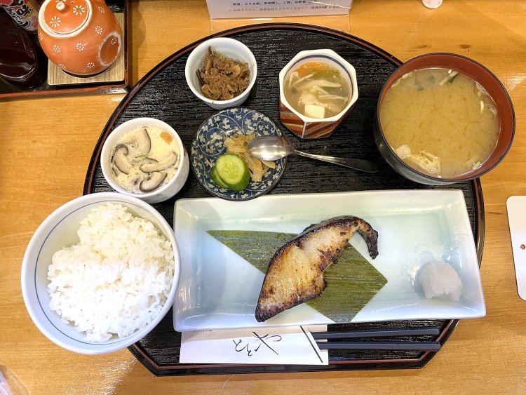 焼きたてプリプリの銀だらの西京焼き1150円。