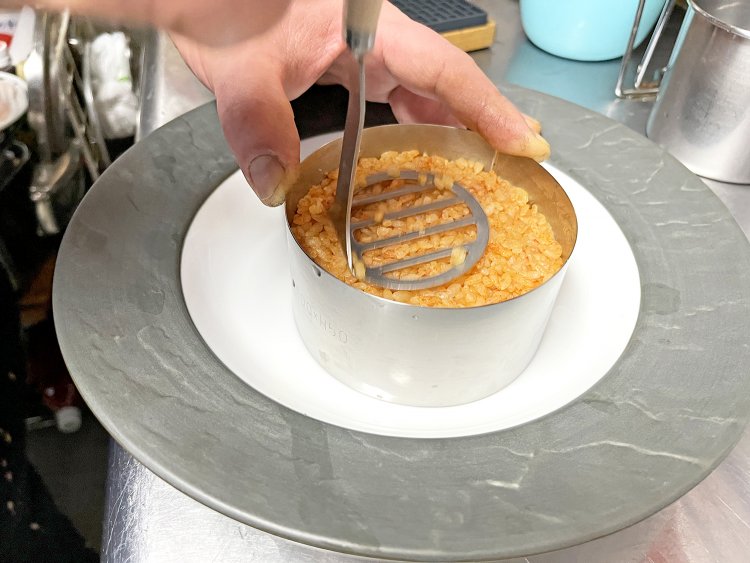 トマトのご飯。ケチャップライスとは違い、ふんわりとしたトマトの旨味と香りがする。