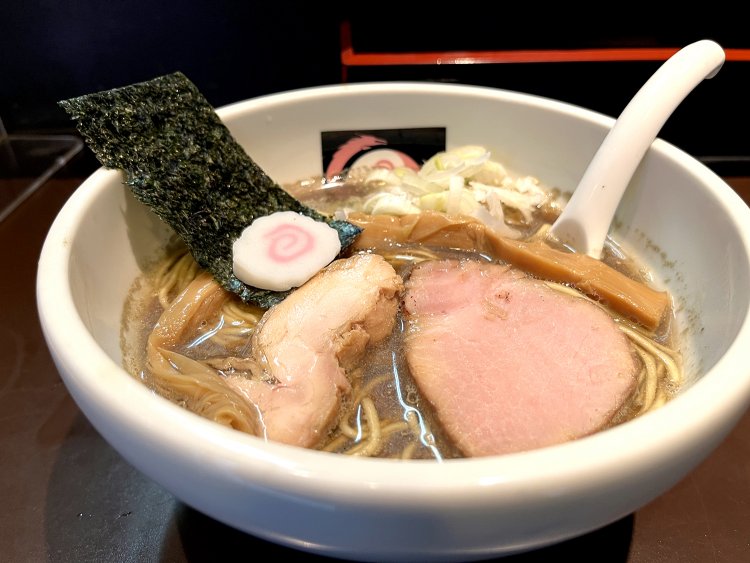 シンプルでどストレートなにぼしそば900円。