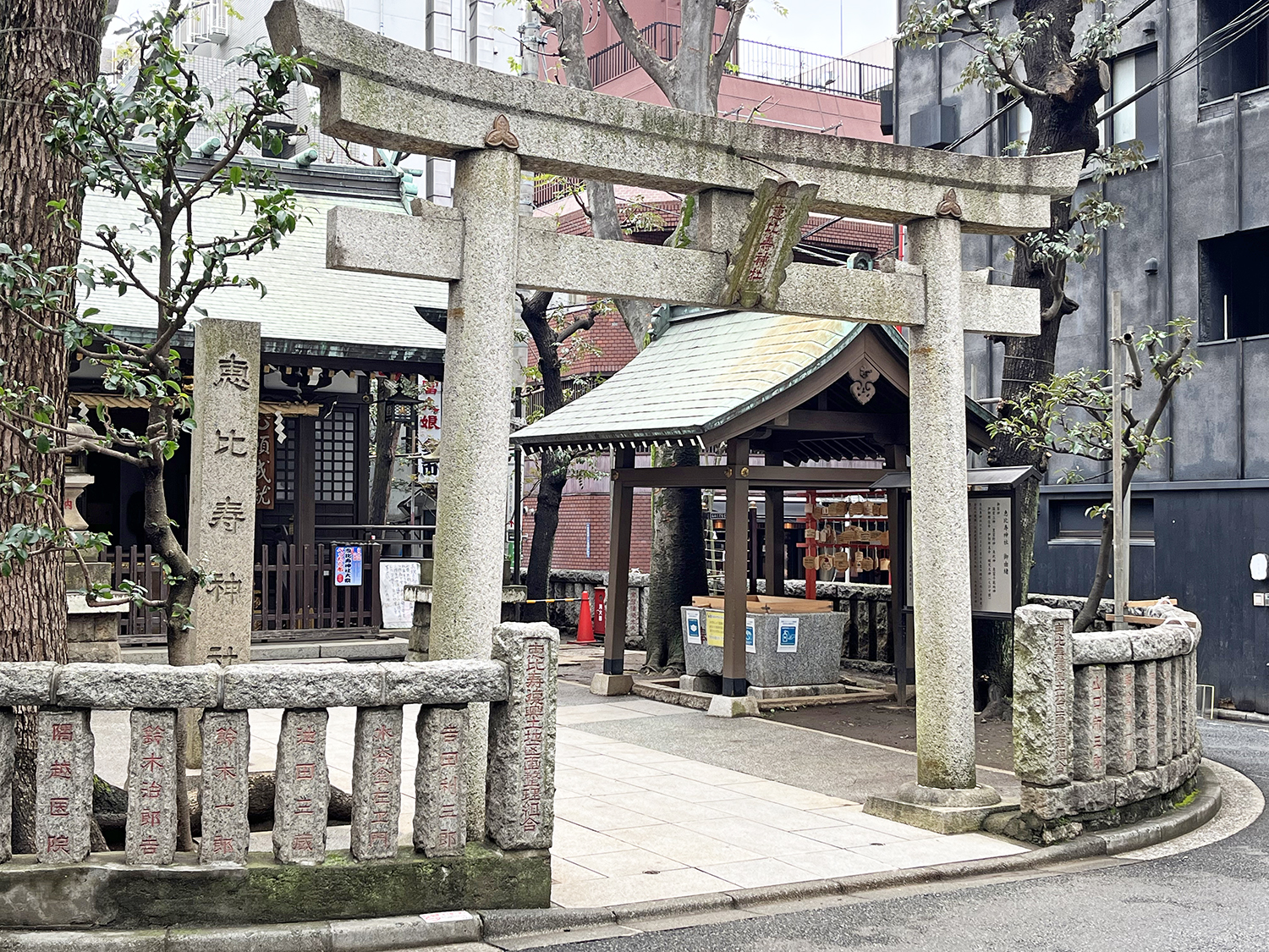 恵比寿神社からすぐの場所にある。