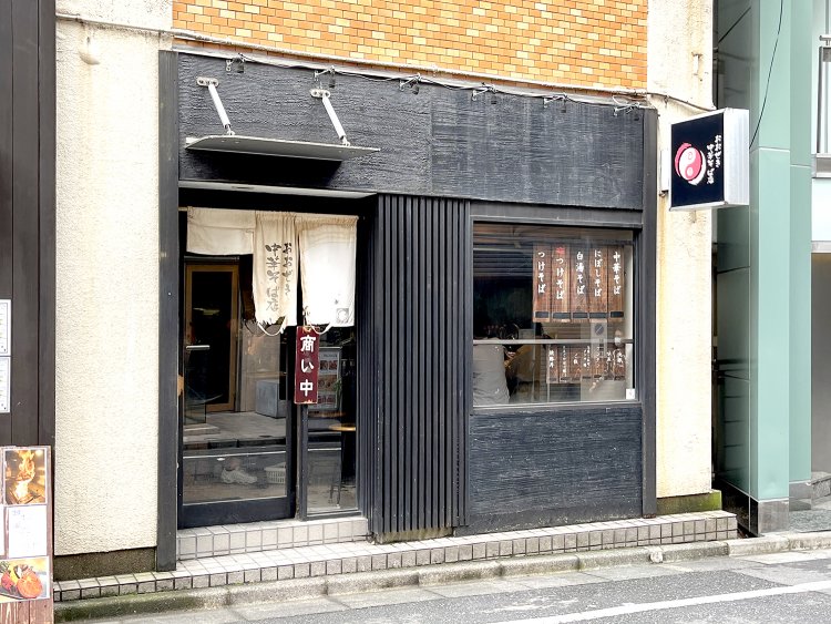 オープンから10年を過ぎ、のれんにも味が出てきた。