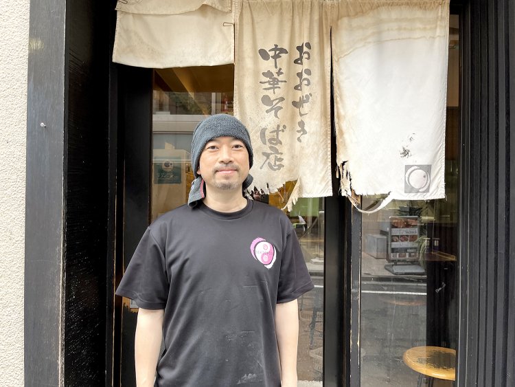 ラーメンに真摯に向き合う店主の大関卓也さん。
