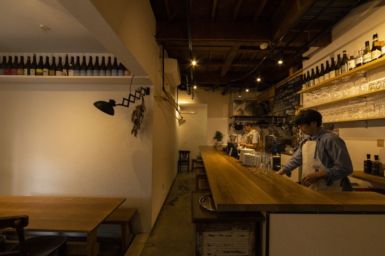 隠れ家感のある店内。