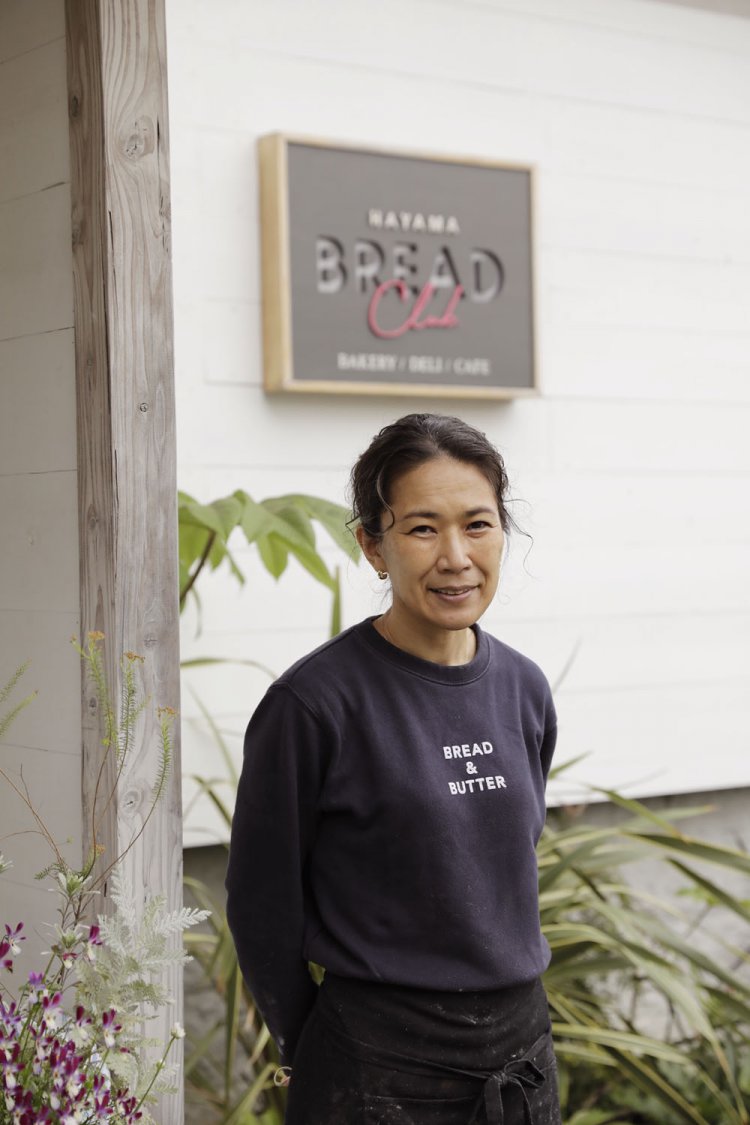 店主の中本わかなさん。「野菜たっぷりのデリプレートやサンドイッチも人気です」。