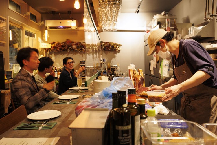 料理人歴23年の店主が今年開業。「スパイスでの香りづけも大切にしています」。