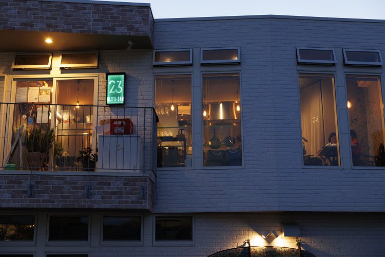 紀ノ国屋の向かい。