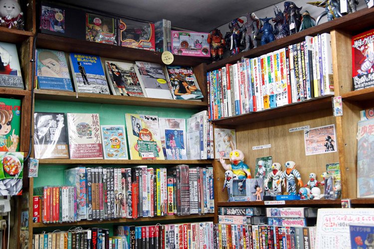 店内最奥は店主の沼ゾーン。切通さんの専門分野である映画や特撮コーナーは、さすがに熱がある。