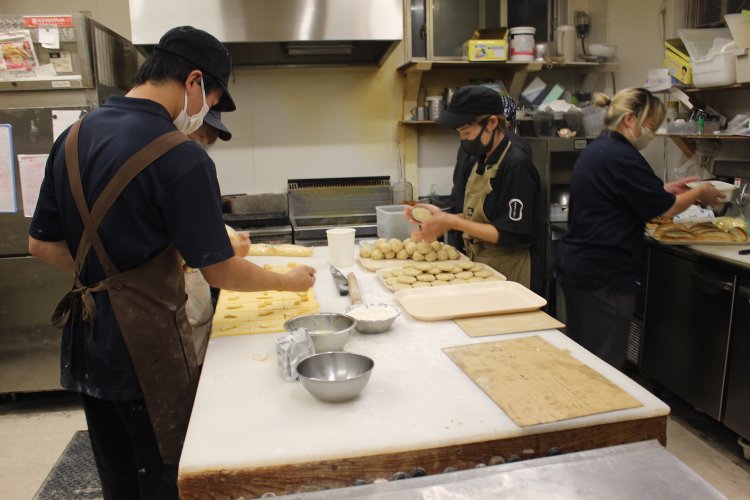 まさに今、コロッケを作っています。