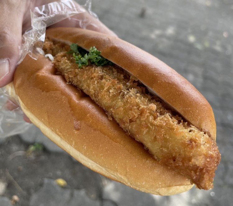 ちくわパン190円。ちくわフライという変わり種。